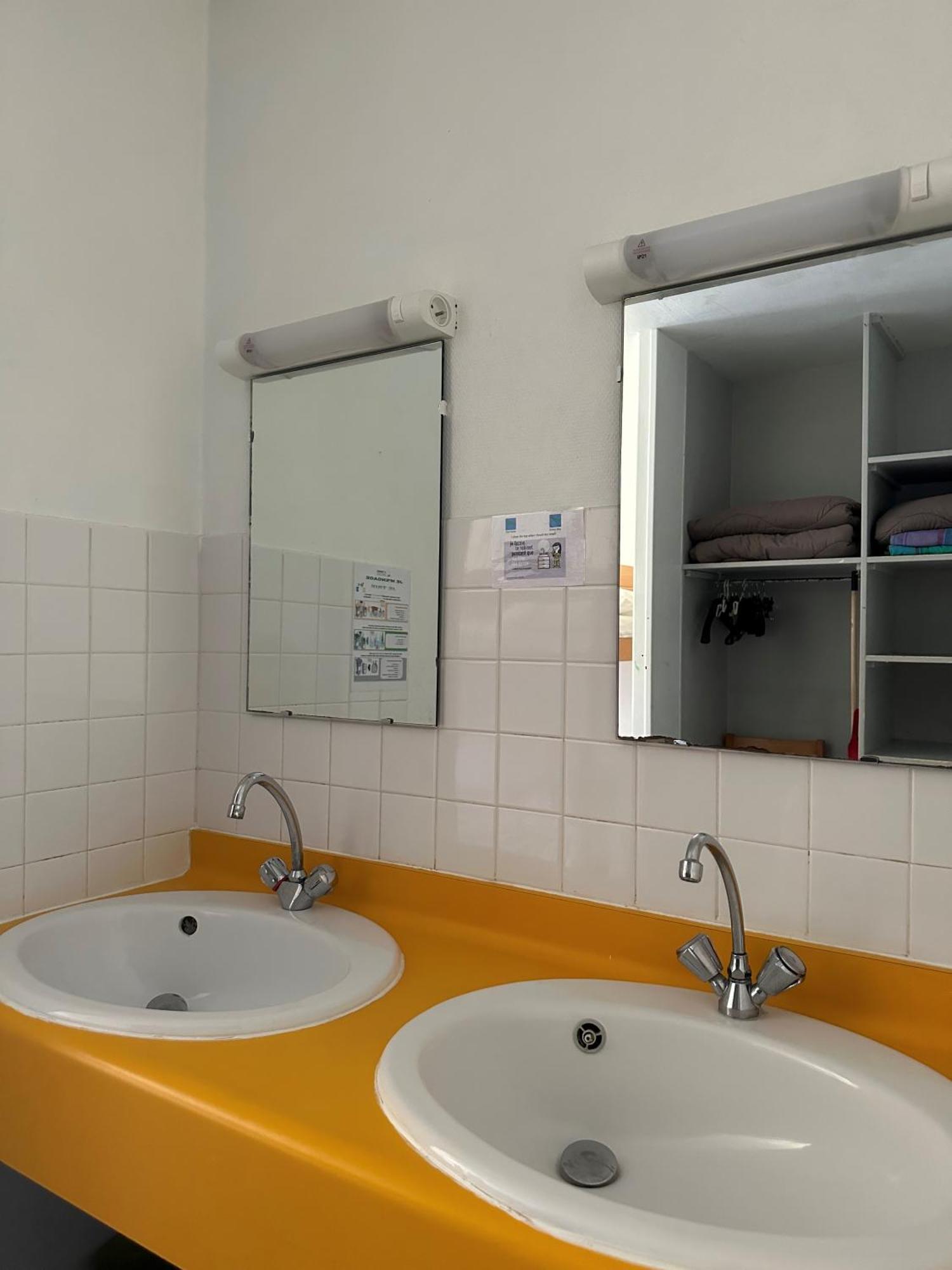 Auberge De Jeunesse Hi بواتييه المظهر الخارجي الصورة